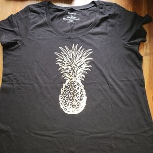 NWT Torrid Black Tee with Metallic Gold Foil Pineapple Design Sz 3